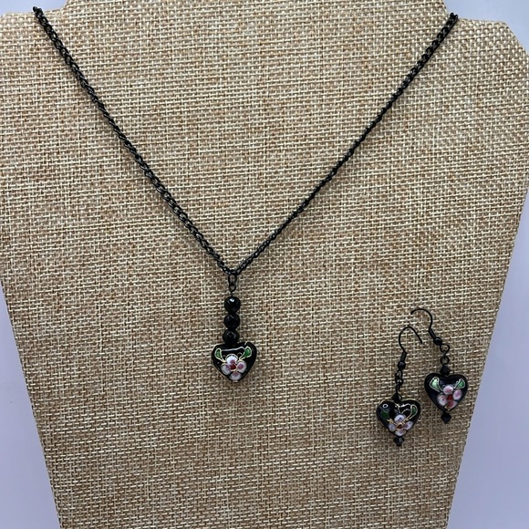 Black Heart Pendant Necklace and Earrings with Floral Design Black Chain link - Picture 1 of 11
